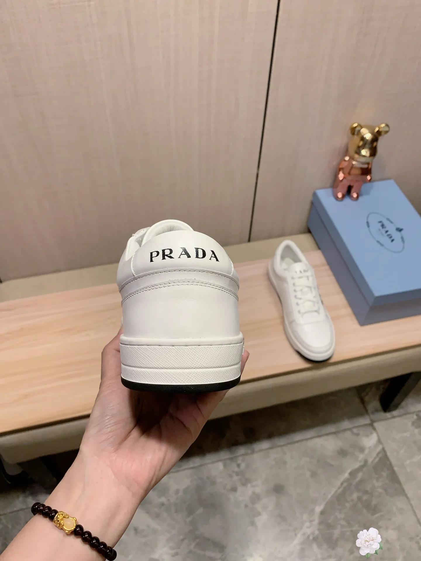 Men's Men's Shoes💰442💰💰🎩🎩[Lightning][Lightning] "PRADA*" The latest and most popular casual shoes, top brand [seduce] luxury ~ purchasing agency, top quality ~. [Strong] The upper is made of imported breathable cowhide material ➕ breathable sheepskin feet (•) with fine workmanship. The original stylish and stylish soft rubber wear-resistant and non-slip outsole is light and comfortable on the feet. The real thing looks better when photographed in real life. 226: code: 38-44, white and black 4️⃣ colors selected